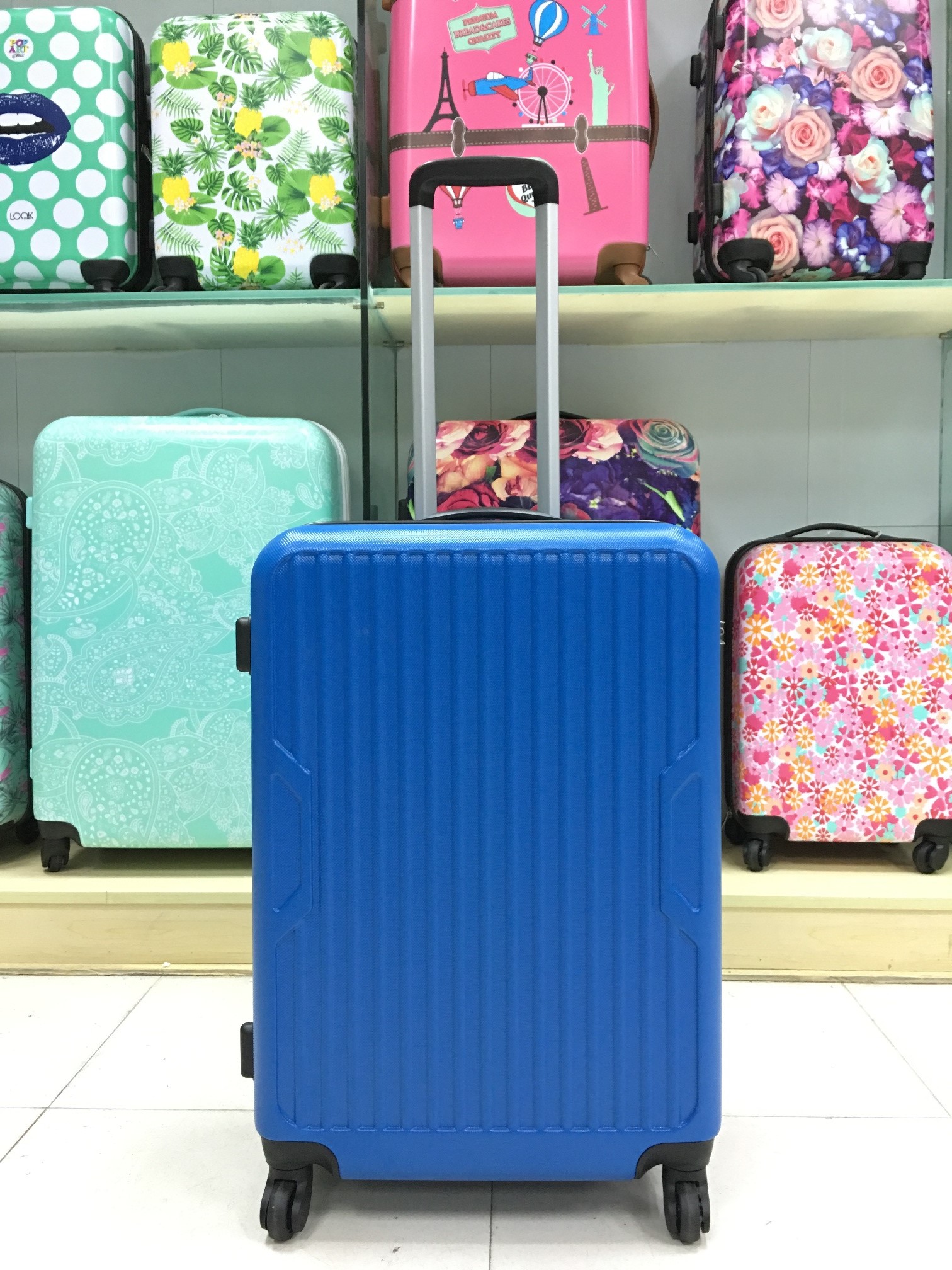 yanteng 4 wheel suitcase in blue color 