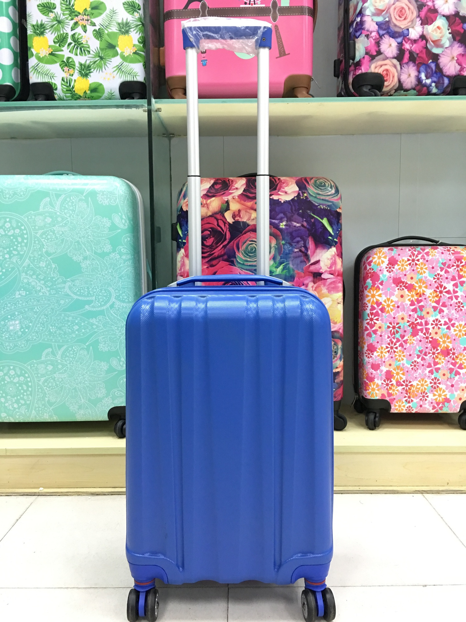 yanteng lightweight cabin luggage in blue color
